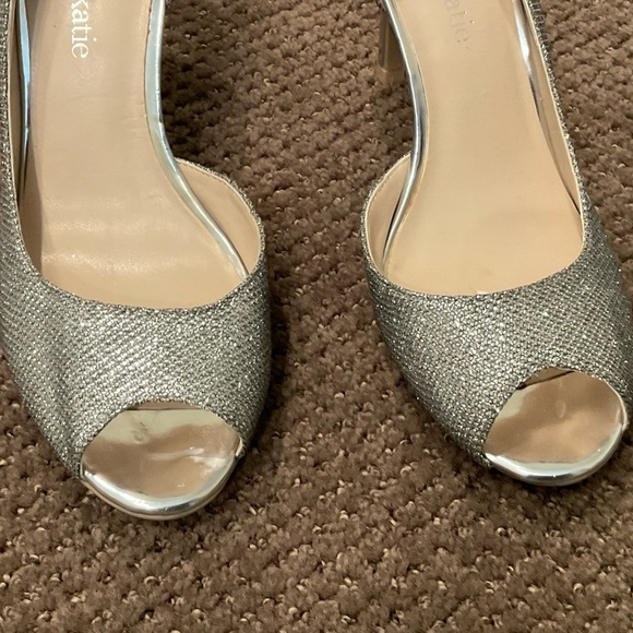 Silver sparkly heels for dress up - Picture 7 of 10